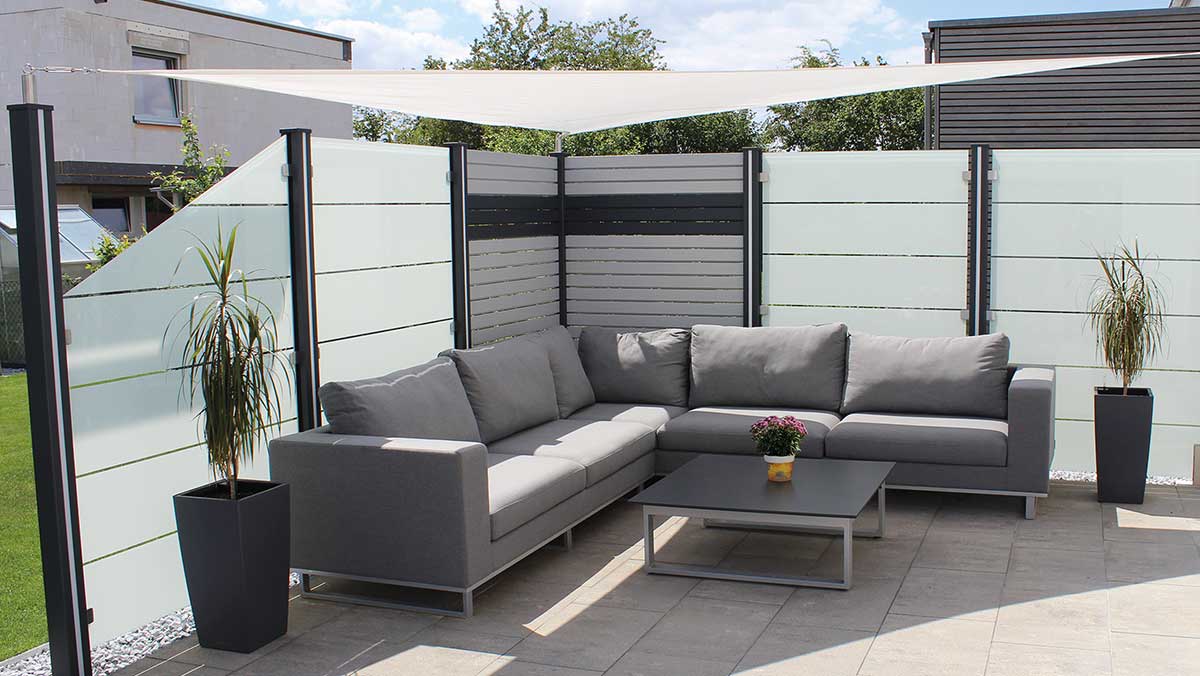 Terrace Privacy Solutions: Weighing Cost, Maintenance, and Style